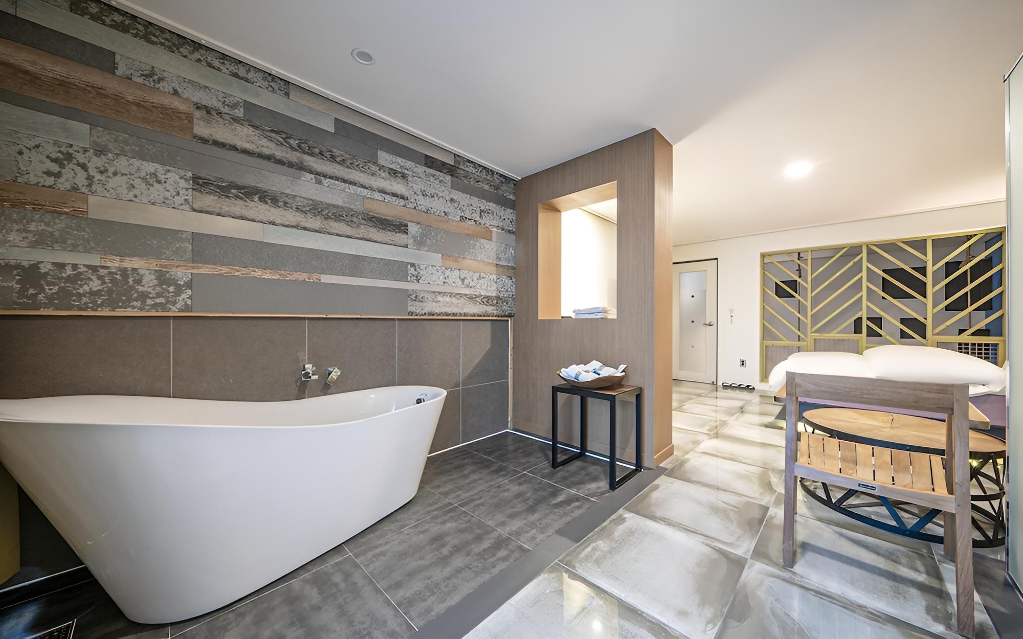 Room (Suite) photo 3