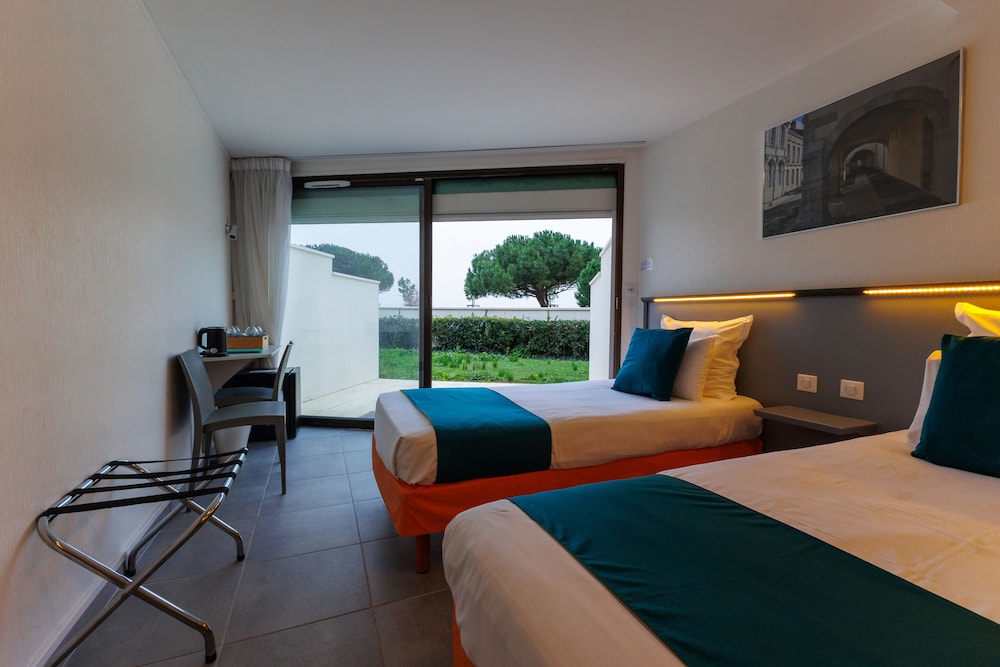 Room - Photo 3