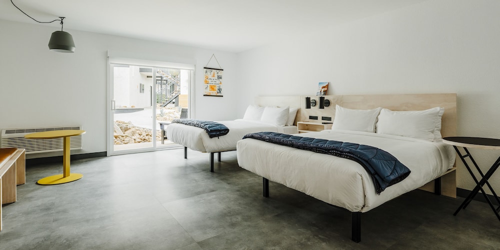 Double Room, 2 Queen Beds - Photo 1