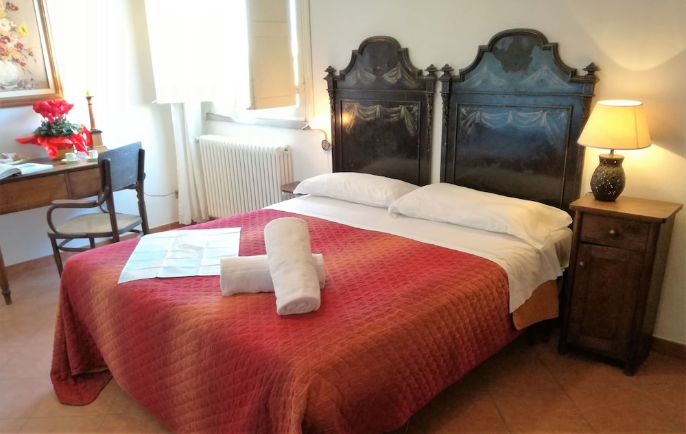 Triple Room, Courtyard View (Rossa) photo 3