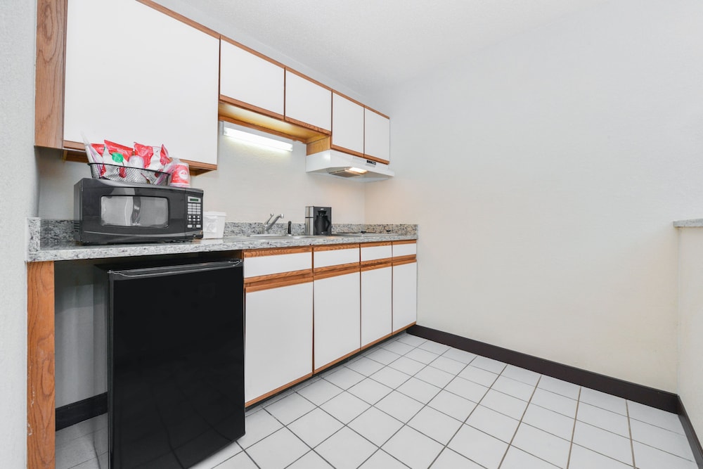 Deluxe Room, 2 Double Beds, Kitchenette (Smoke Free) - Photo 9