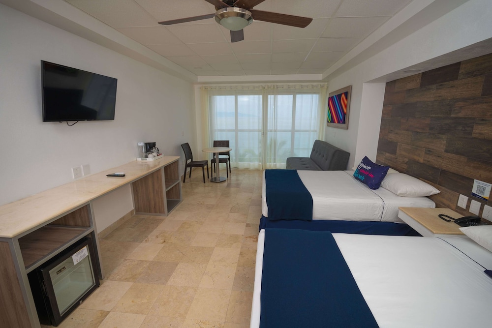 Junior Room, Balcony, Sea View - Photo 8