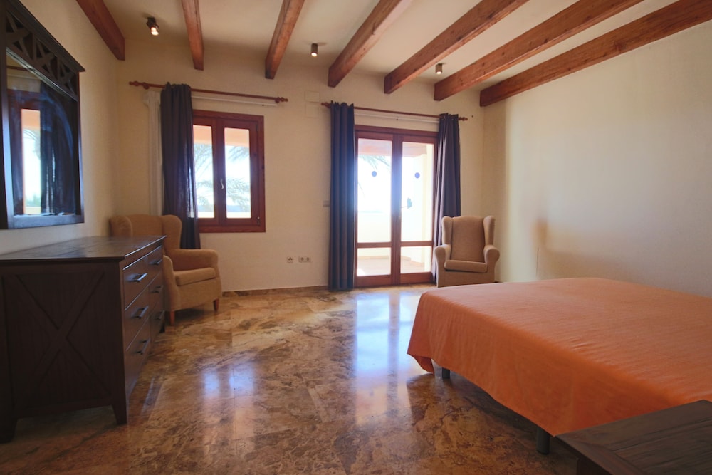 Villa (4 habitaciones)