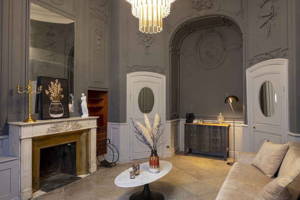 Executive Suite - Photo 6