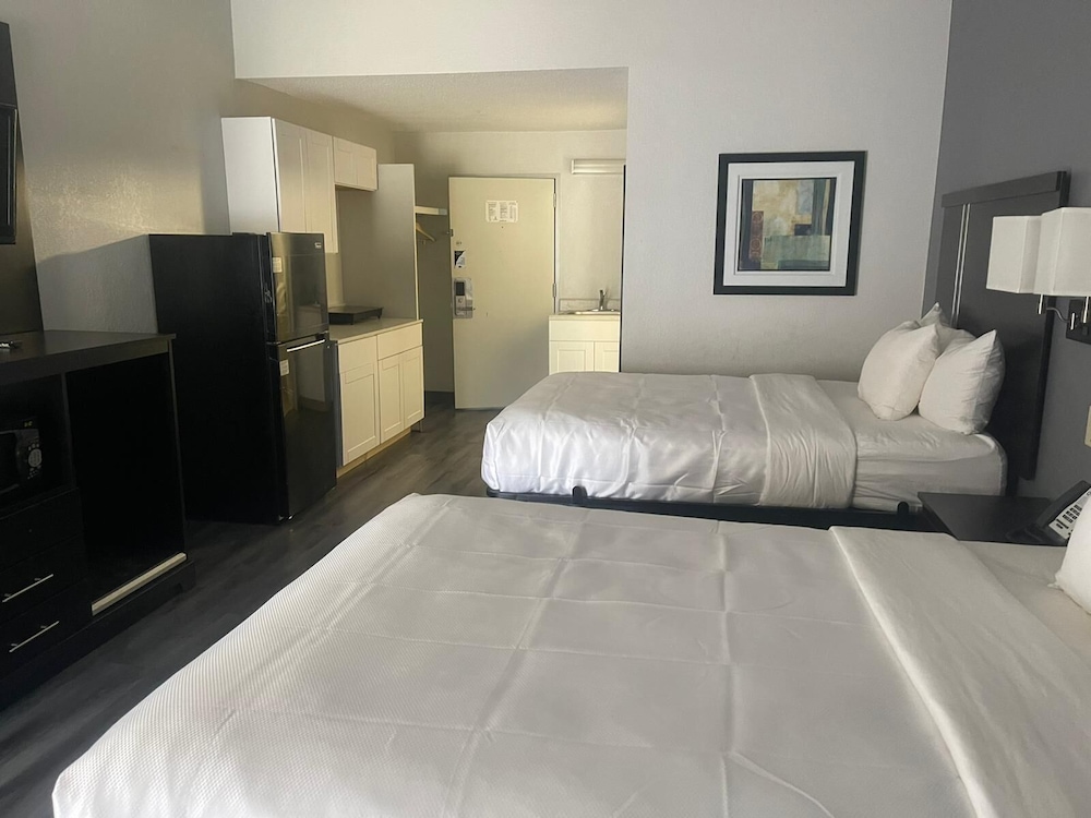 Room, 2 Double Beds, Non Smoking (Efficiency) - Photo 3
