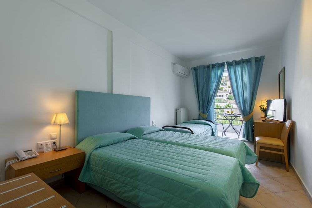 Standard Double Room (with Extra Bed) photo 1