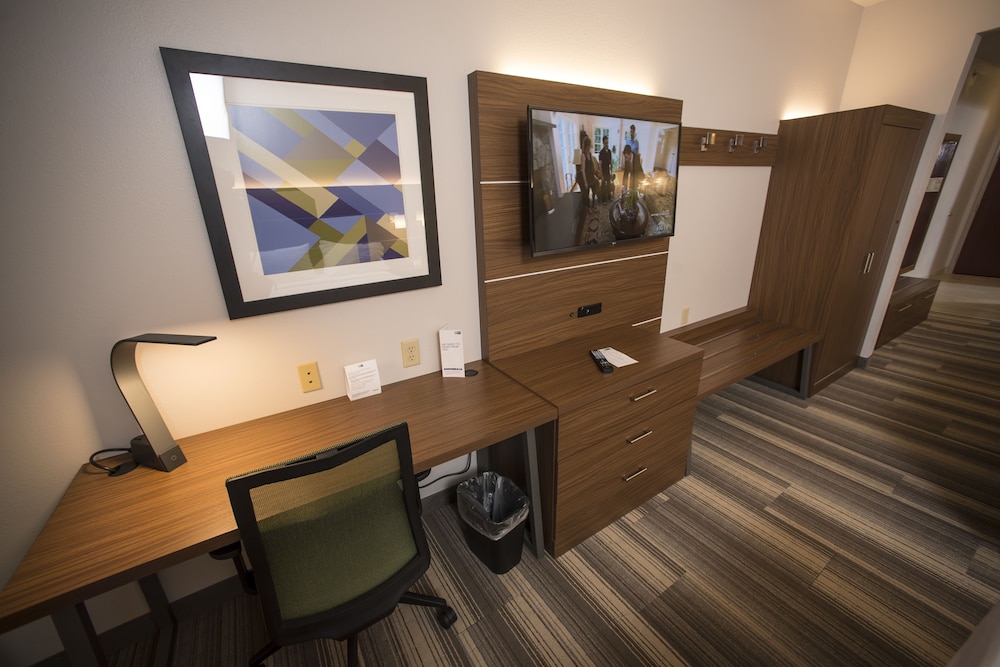 Suite, 1 King Bed (Extra Floor Space) - Photo 4
