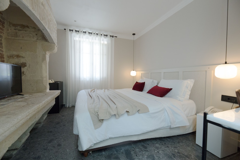 Double or Twin Room (Patio View)