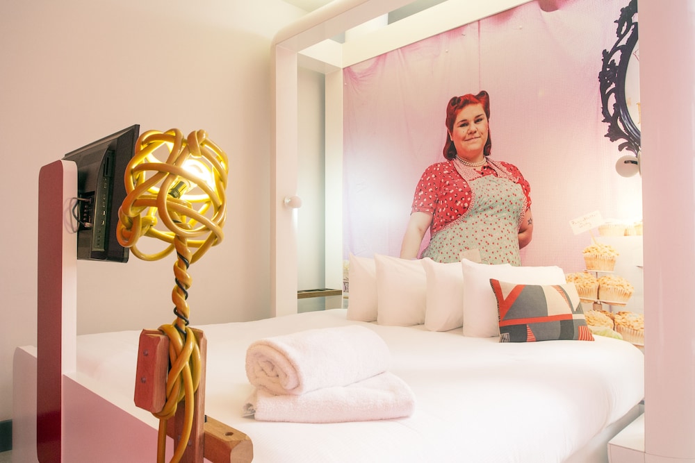 Double Room, No Windows photo 1