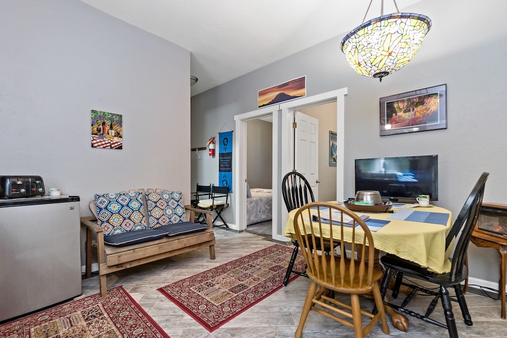 Deluxe Suite, 2 Bedrooms, Kitchenette, Ground Floor photo 3