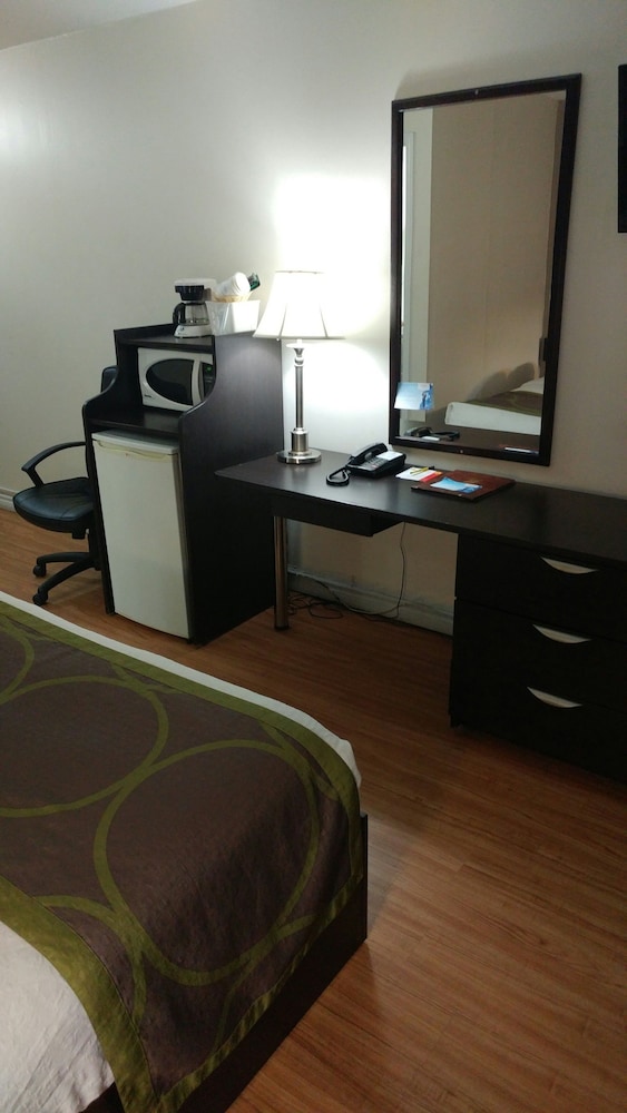 Room, 1 King Bed, Microwave