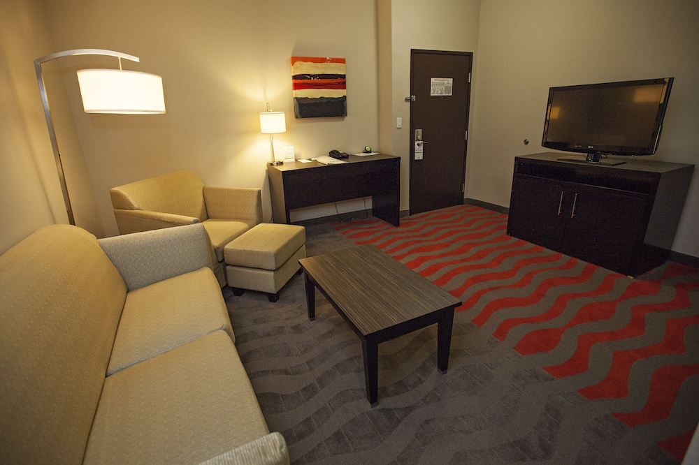 Suite, 1 Bedroom - Photo 1