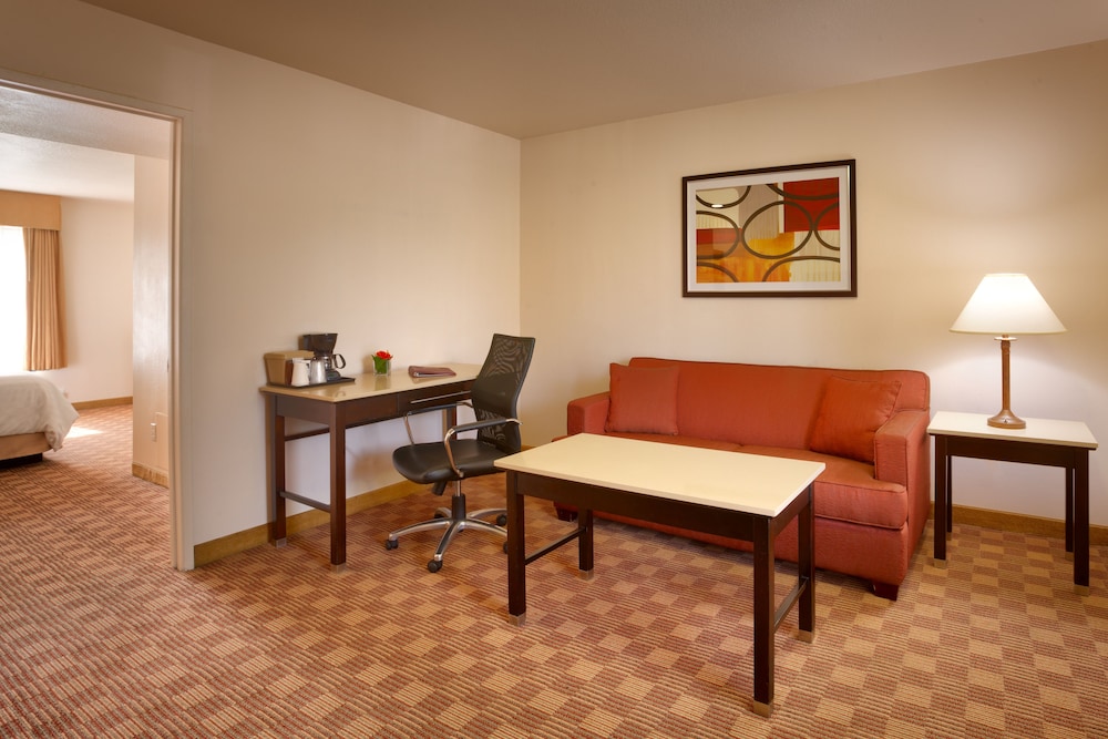 Executive Suite, 1 Bedroom - Photo 1