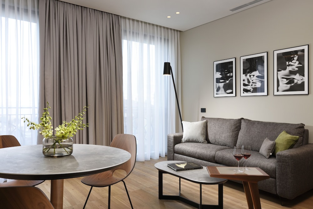 Exclusive Suite, 1 Bedroom, Lake View - Photo 4