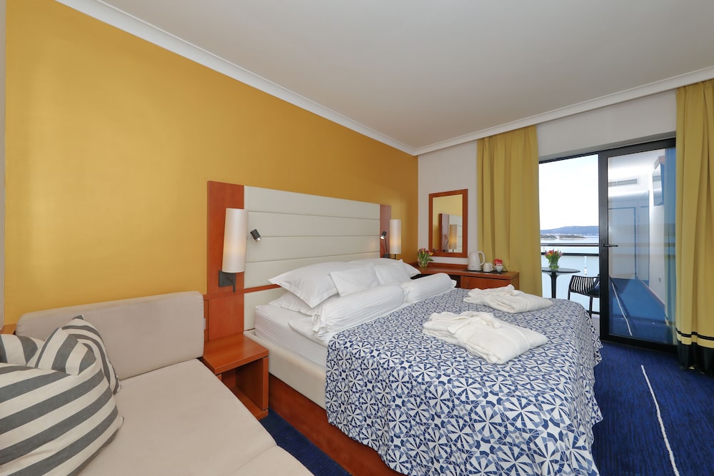 Premium Club Room, Balcony, Sea View