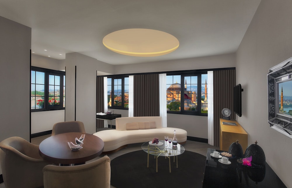 King Suite - Photo 4