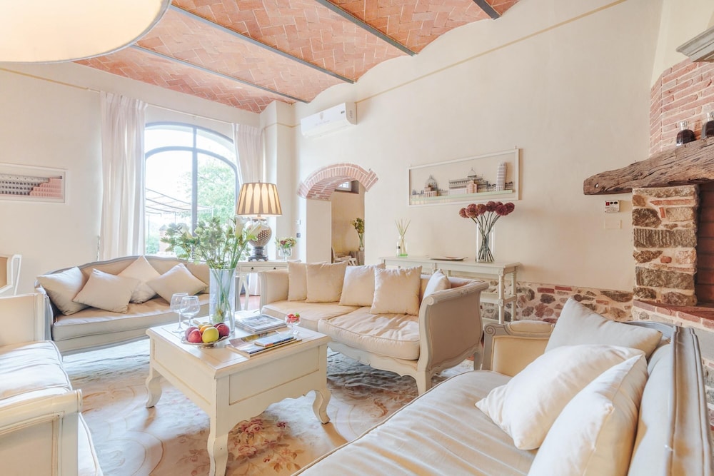 Villa photo 1