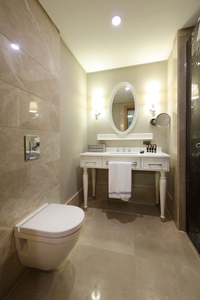 Deluxe Suite, Garden View thumbnail 6
