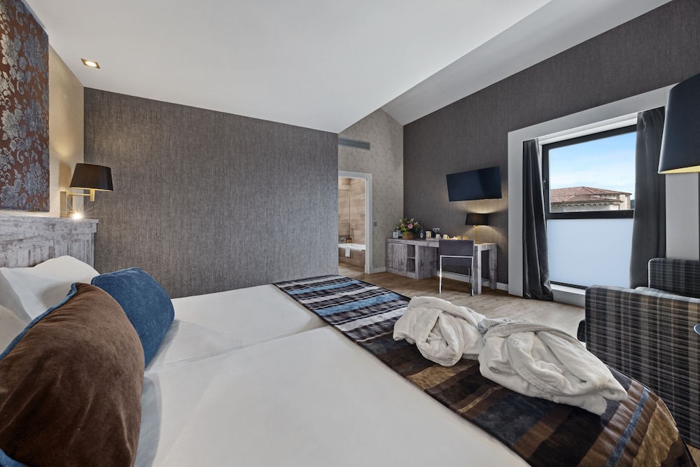 Deluxe Double Room photo 2