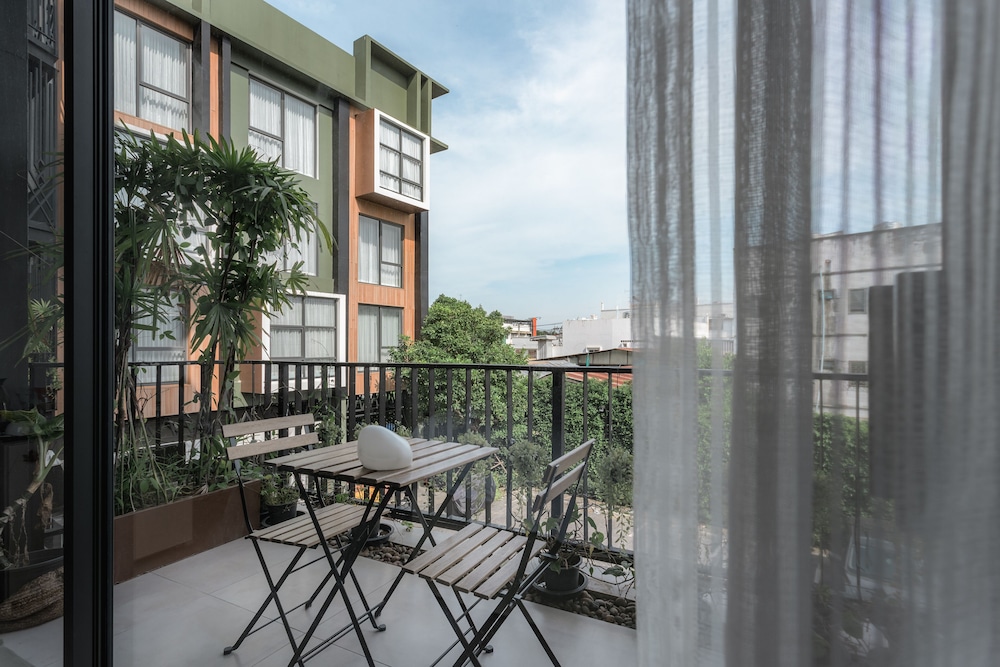 Double Room, 1 King Bed, Balcony - Photo 12