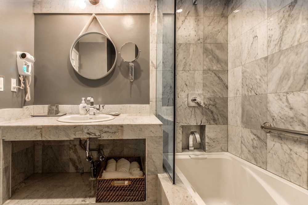 Deluxe Loft Suite photo 3