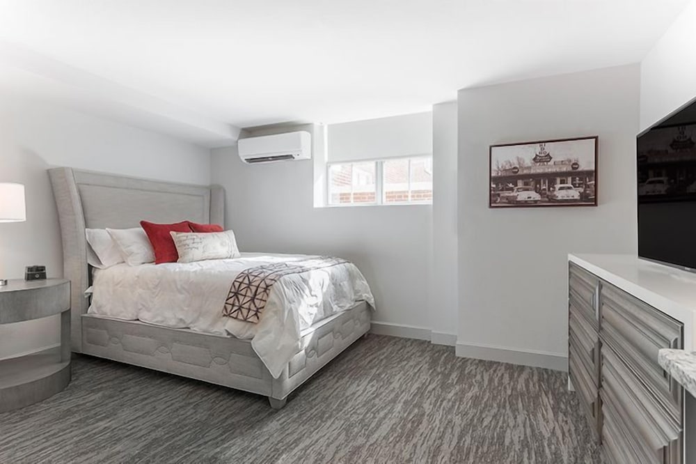 Pioneer Room photo 1
