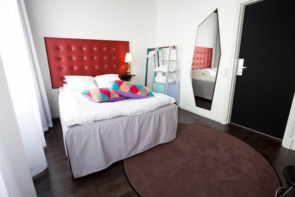 S - Spacious for one, good value for money for two (Bed 140 cm) - Photo 5