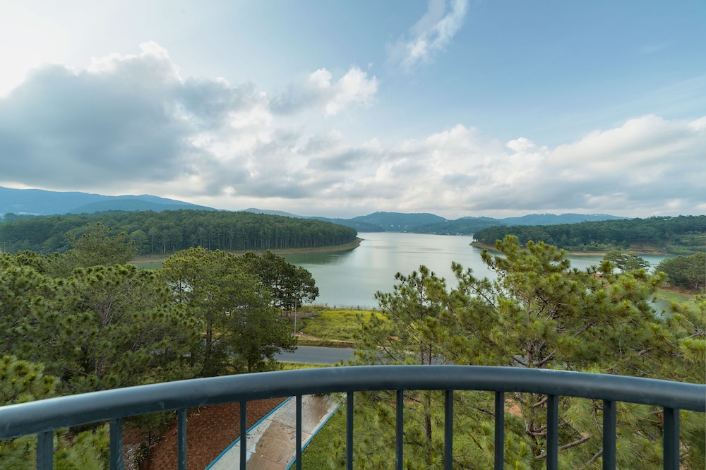 Deluxe Room, Lake View - Photo 7
