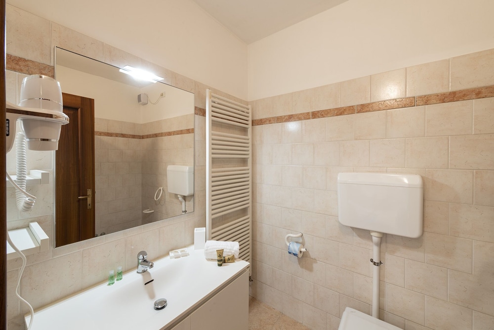 Apartment, 2 Bedrooms, Balcony, Lake View photo 3