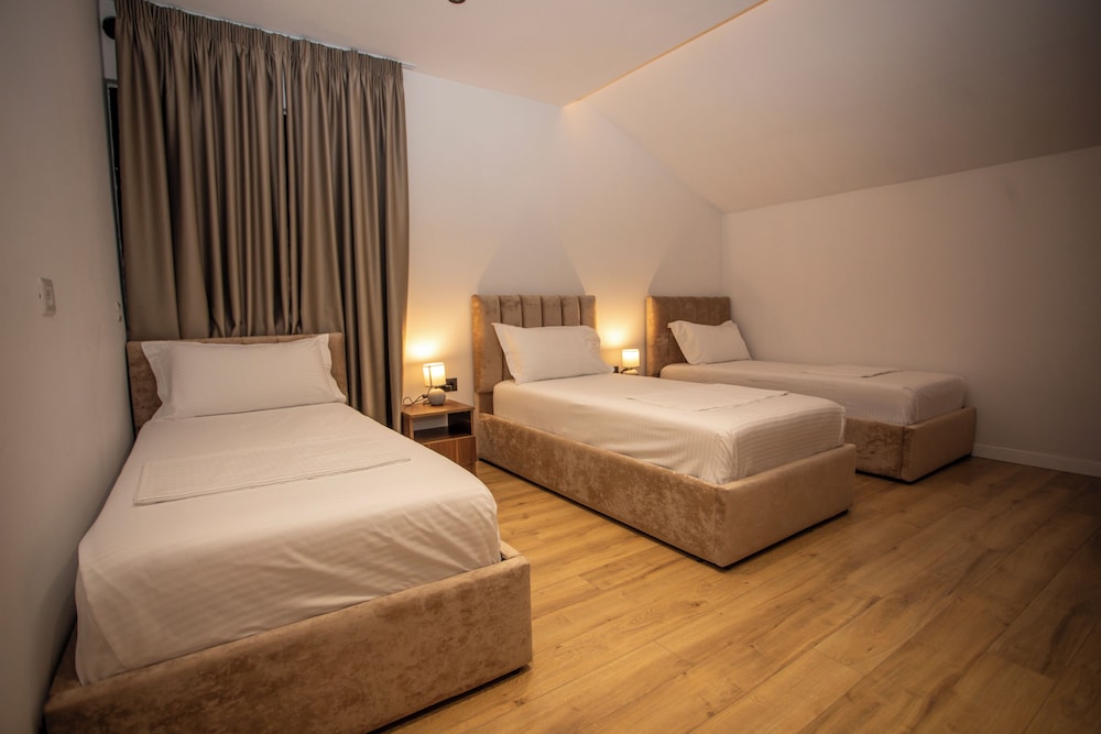 Deluxe Triple Room, City View