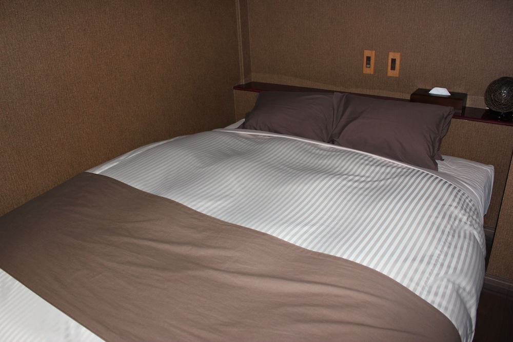 Double Room, Shared Bathroom (No windows) photo 2