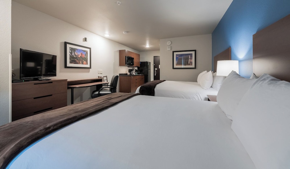 Room, 2 Queen Beds photo 2