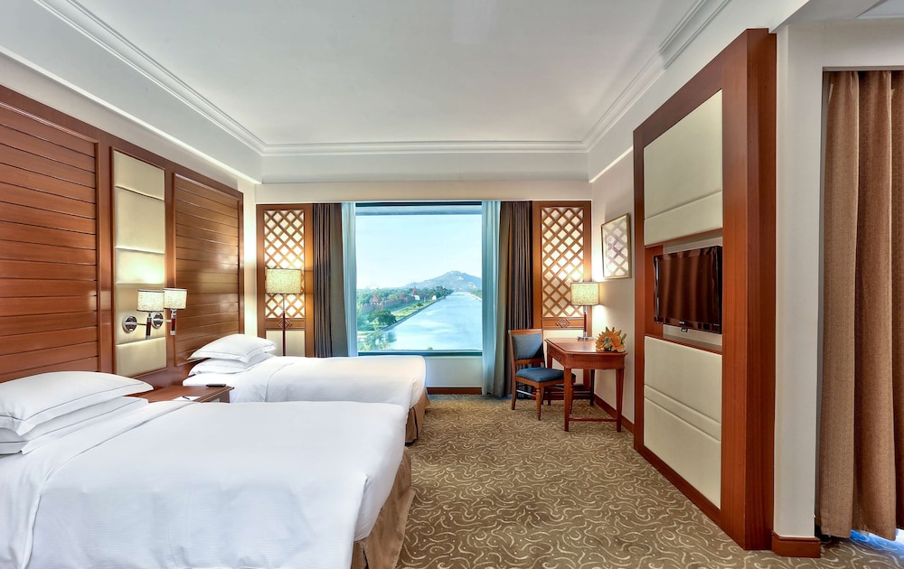 Executive Twin Room, Balcony, Hill View