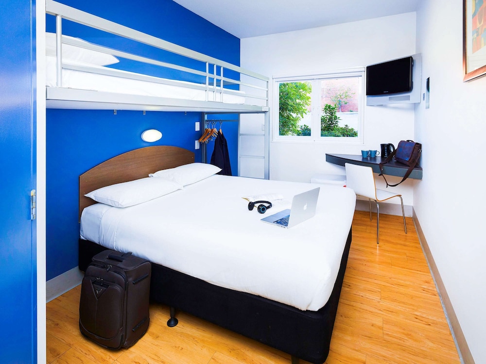 Standard Room (Queen Bed and Single Bunk Bed)