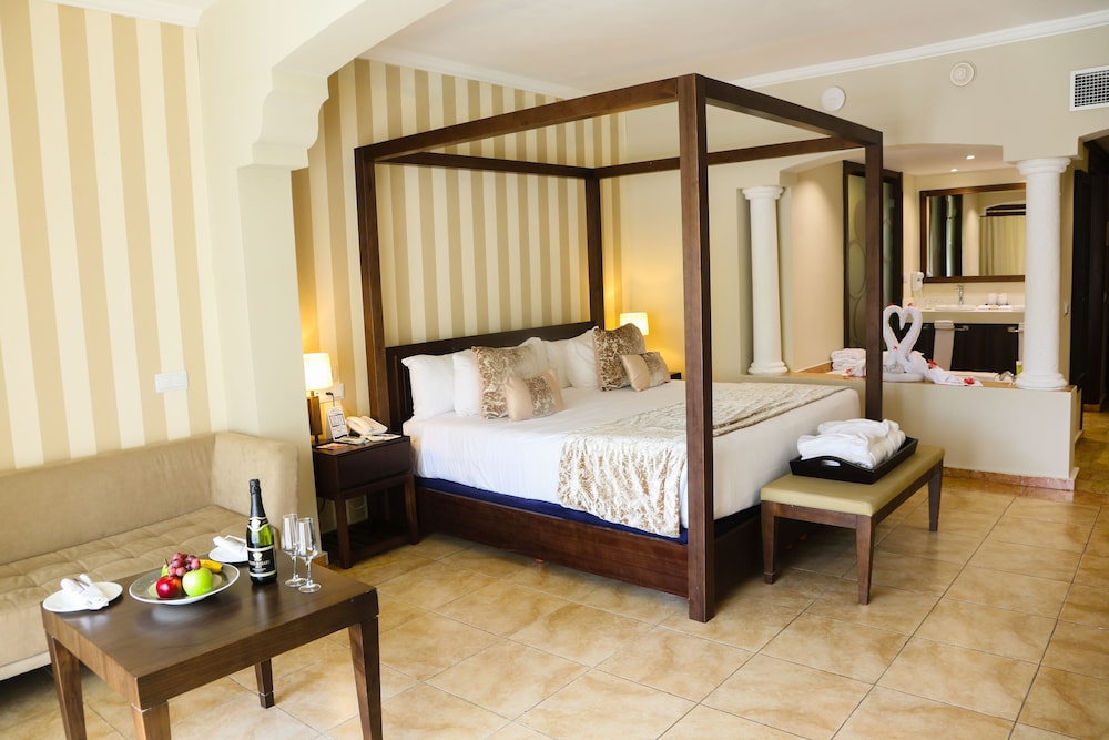 Colonial Club Junior Suite with Indoor Hot Tub (Adults Only)