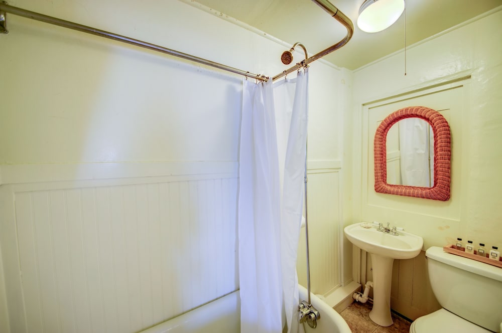 The Captain's House - Captain's Room photo 3