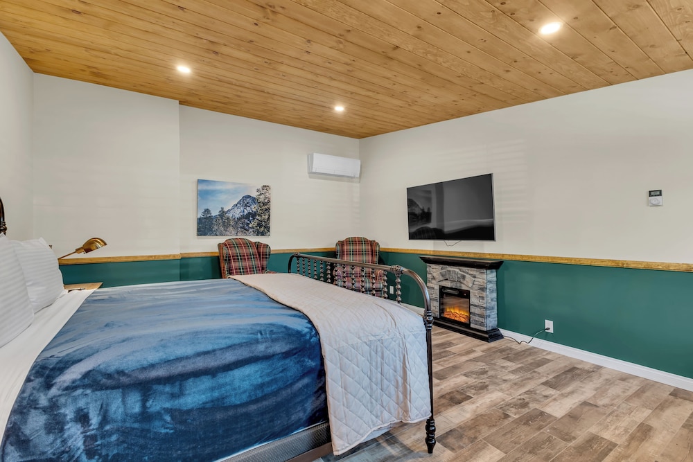 Off Site - Coulter Pine