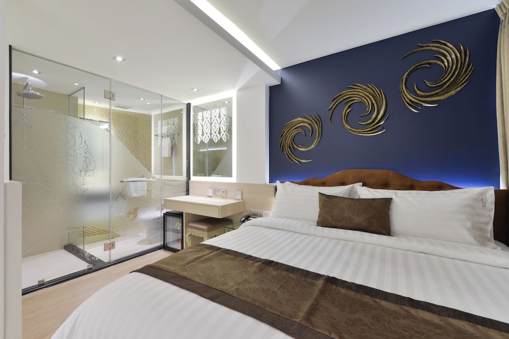 Premier Room, 1 Queen Bed photo 3