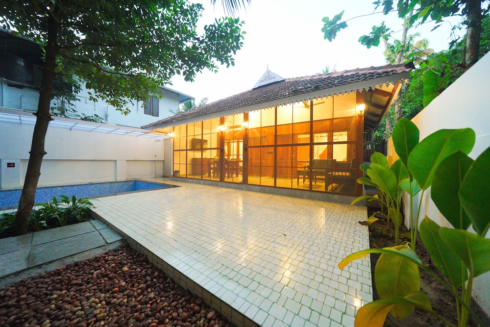 Luxury Villa photo 2
