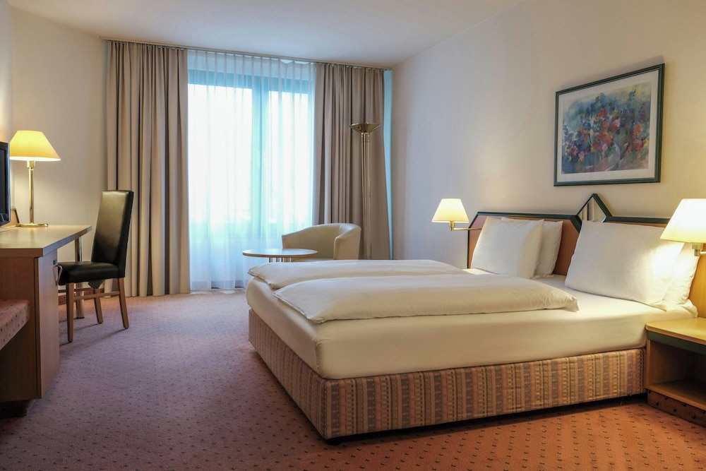 Standard Room, 1 Queen Bed - Photo 21