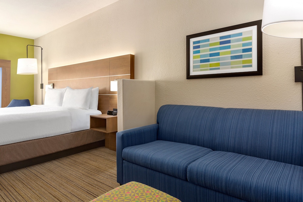 Suite, 1 King Bed - Photo 2
