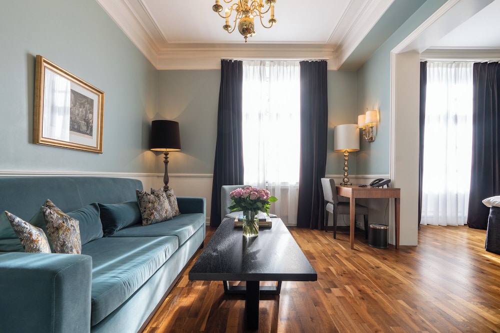 Junior Suite (With View) - Photo 8