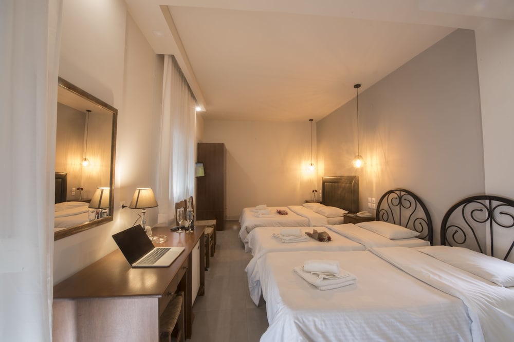 Standard Quadruple Room - Photo 3