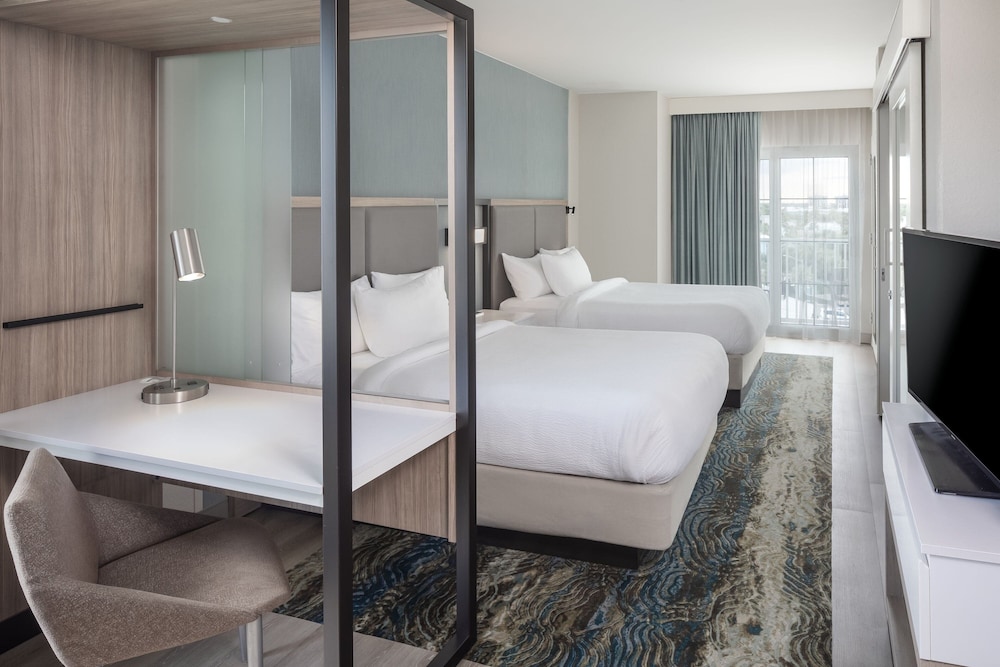 Suite, Multiple Beds, Partial Ocean View