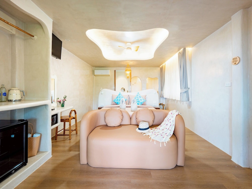 Luxe Room with Seaview - Photo 16