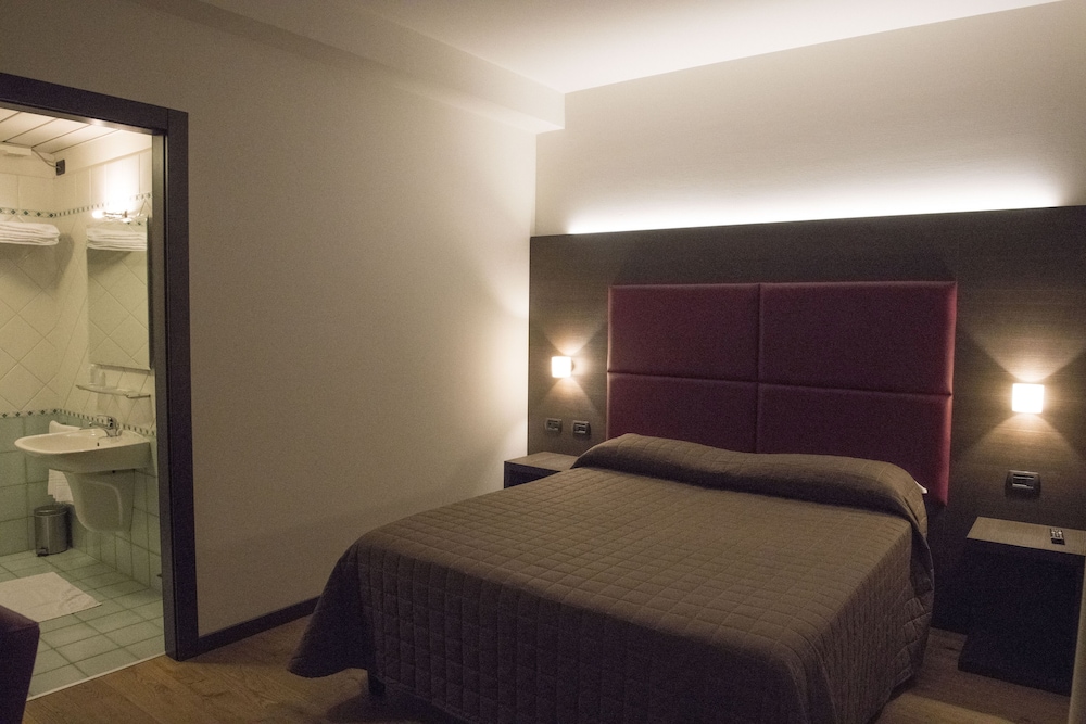 Economy Double Room photo 2