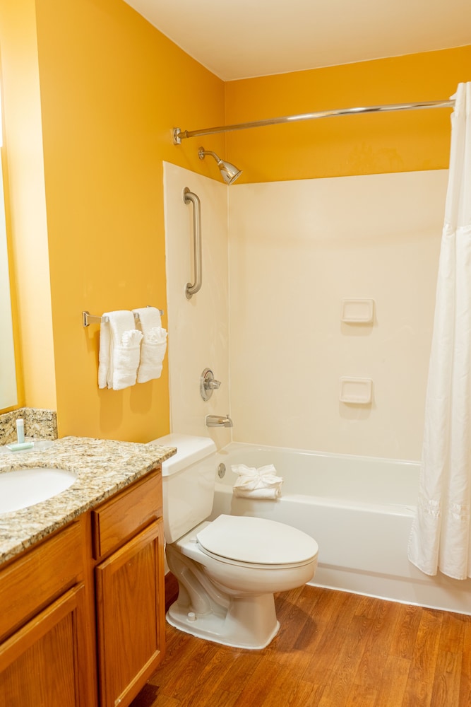 Suite, 2 Bedrooms - Photo 8