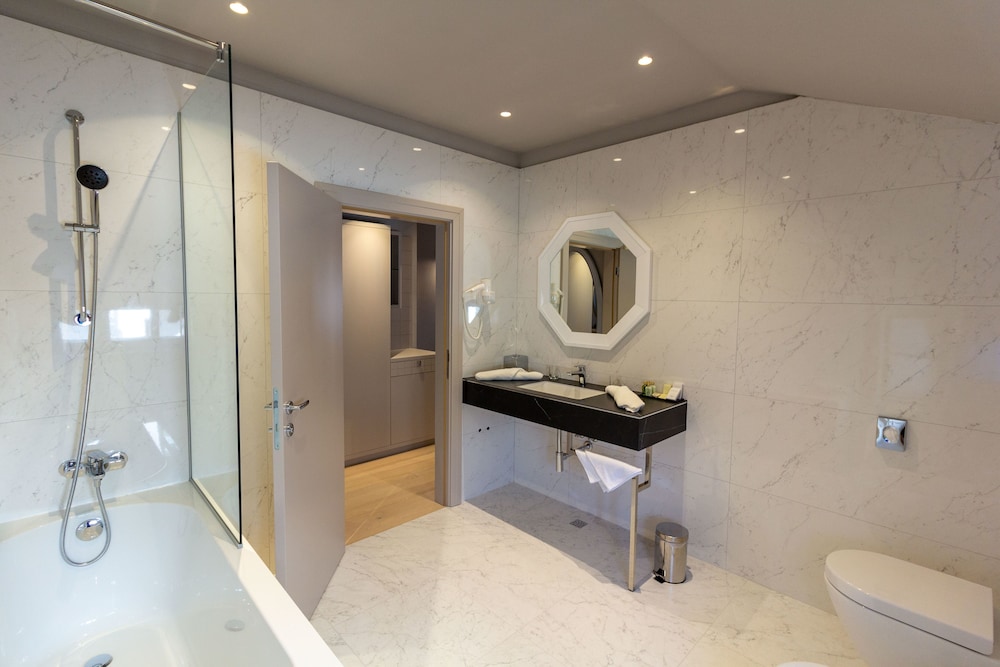 Superior Double or Twin Room, 1 King Bed, Sea View, photo 6