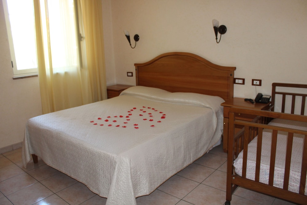 Basic Double or Twin Room photo 1