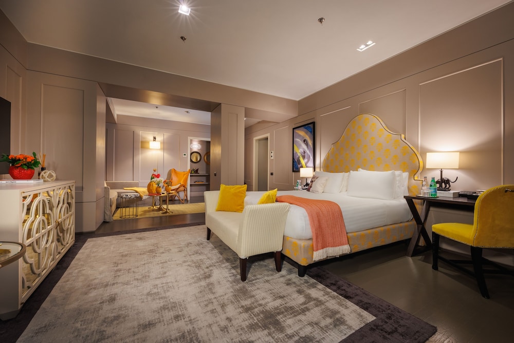 One Bedroom Executive King Suite thumbnail 6